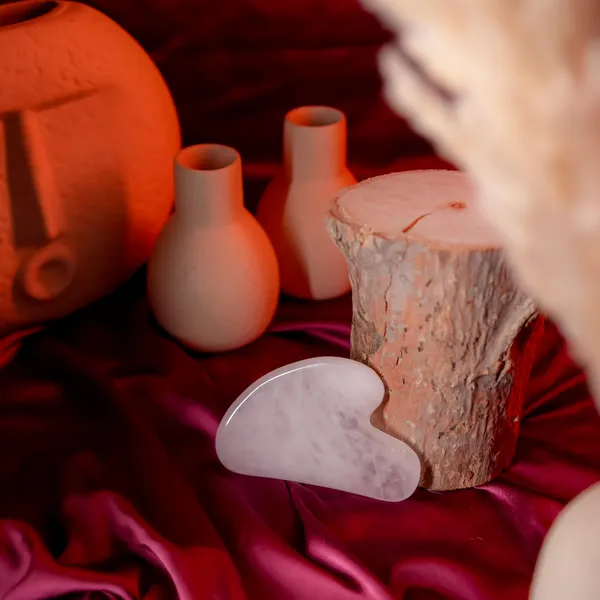 Zenn_Aura_Rose_Quartz_Gua_Sha_|_Heartful_Contour