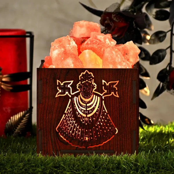 Zenn_Aura_Khatu_Shyam_Himalayan_Rock_Salt_Wooden_Basket_Lamp_|_Devotion_&_Blessings_(Wooden_5"_x_5")