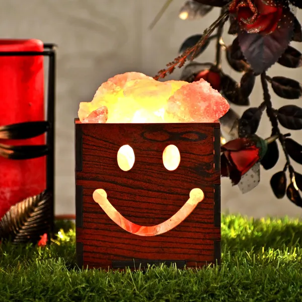 Zenn_Aura_Smiley_Heart_Himalayan_Rock_Salt_Wooden_Basket_Lamp_|_Love_&_Spirituality_(Wooden_4"_x_4.5")