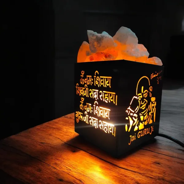 Zenn_Aura_Jai_Guru_Ji_Himalayan_Rock_Salt_Wooden_Basket_Lamp_|_Blessings_&_Devotion_(Metal_4"_x_4.5")