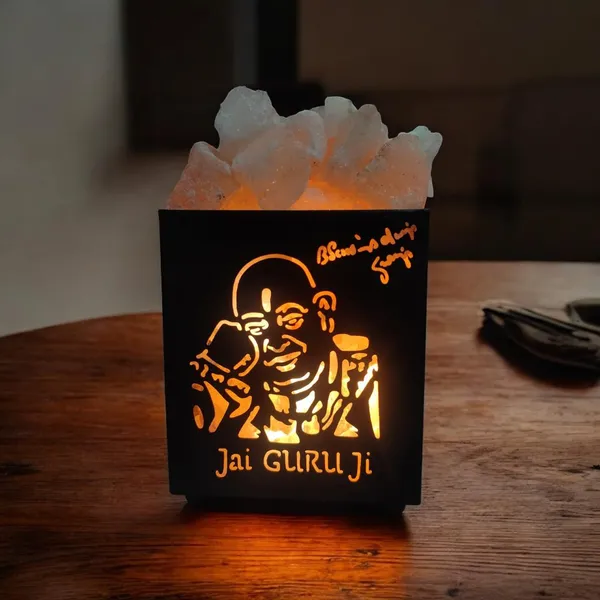 Zenn_Aura_Jai_Guru_Ji_Himalayan_Rock_Salt_Wooden_Basket_Lamp_|_Blessings_&_Devotion_(Metal_4"_x_4.5")