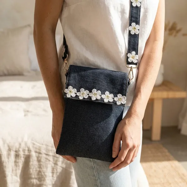Navy_Blue_Denim_Crossbody_Bag_With_Daisy_Floral_Embellishments
