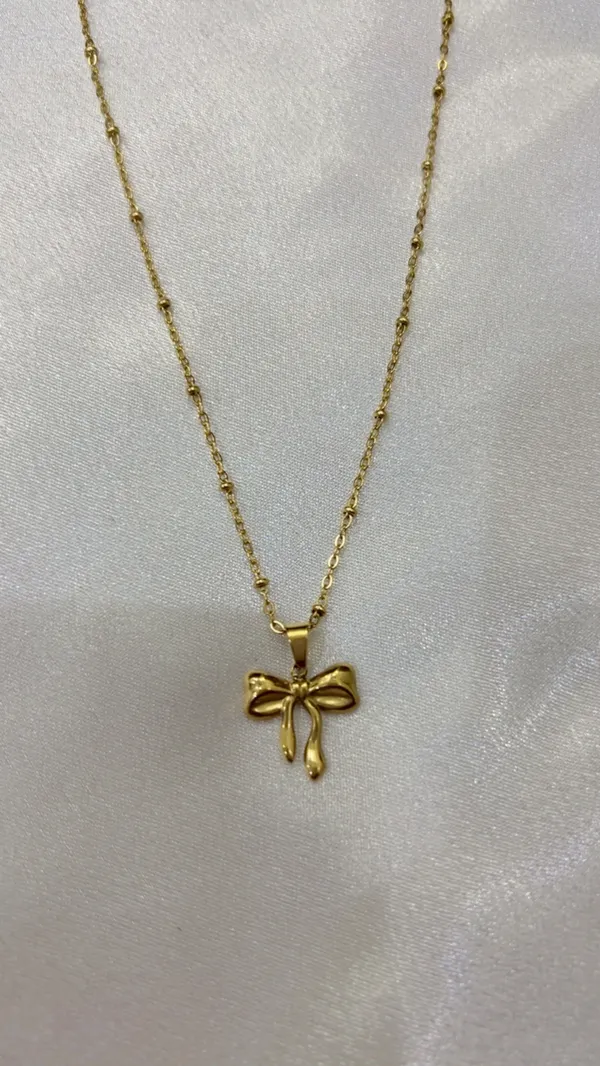 Golden_Elegant_Ribbon_Pendant_Chain_Necklace_For_Women_And_Girls