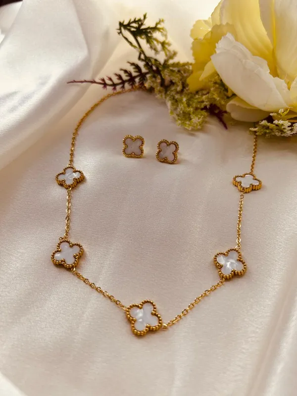 Golden_Mother_Of_Pearl_Clover_Set_For_Women_And_Girls