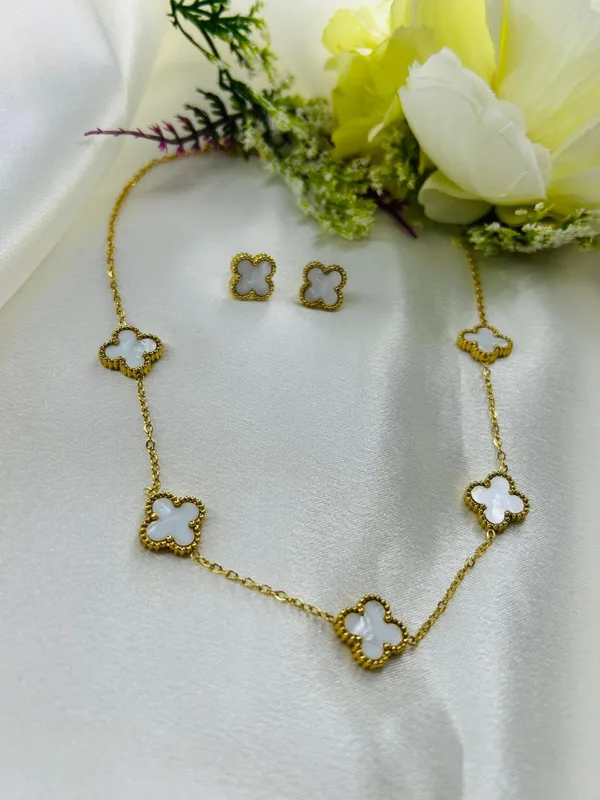 Golden_Mother_Of_Pearl_Clover_Set_For_Women_And_Girls