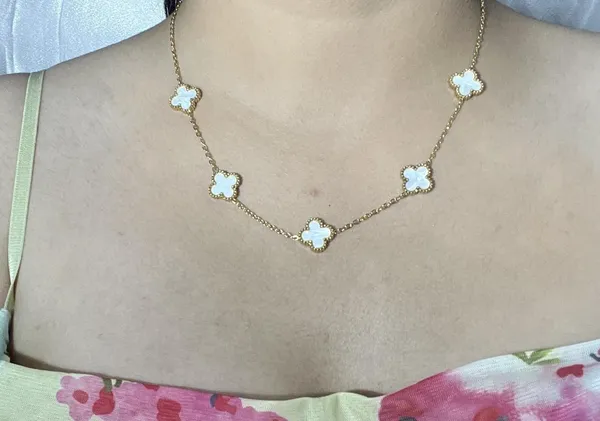 Golden_Mother_Of_Pearl_Clover_Set_For_Women_And_Girls