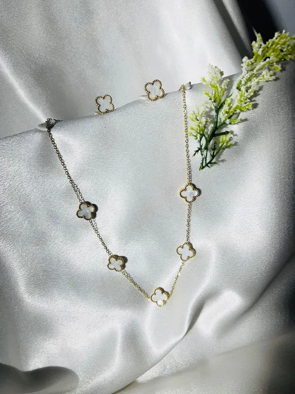 Golden_Mother_Of_Pearl_Clover_Set_For_Women_And_Girls