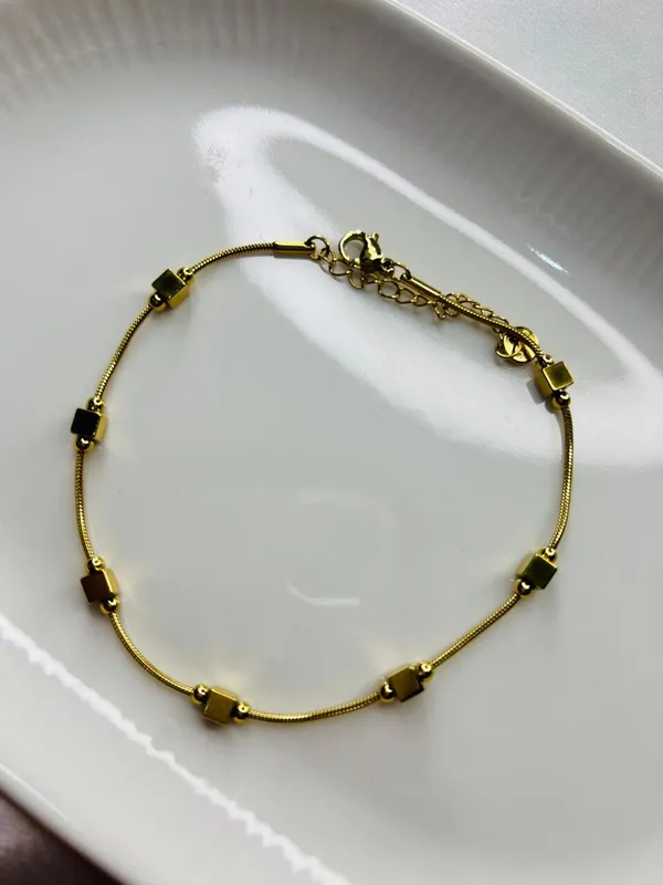 Golden_Cube_Anklet_For_Women_And_Girls