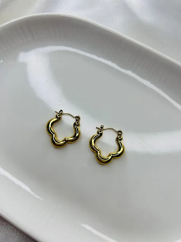 Golden_Bloom_Hoop_Earrings_For_Women_And_Girls