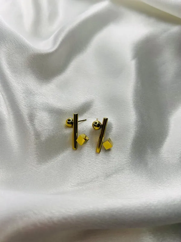 Golden_Modern_Geo_Bar_Stud_Earrings_For_Women_And_Girls
