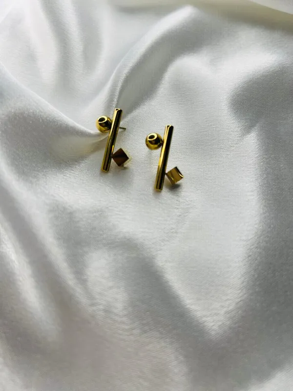 Golden_Modern_Geo_Bar_Stud_Earrings_For_Women_And_Girls