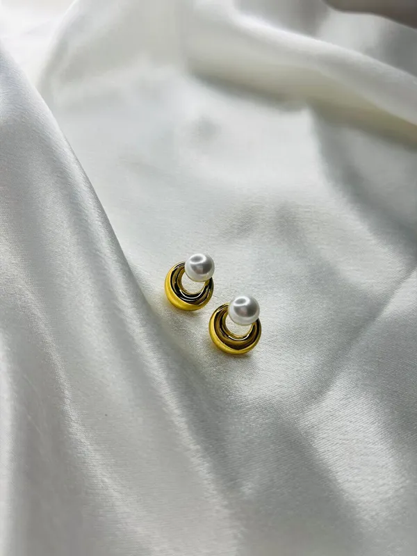 Golden_Elegance_Pearl_Loop_Studs_For_Women_And_Girls