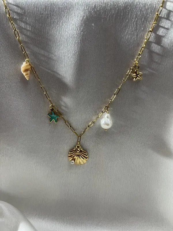 Golden_Seashell_Charm_Necklace_For_Women_And_Girls