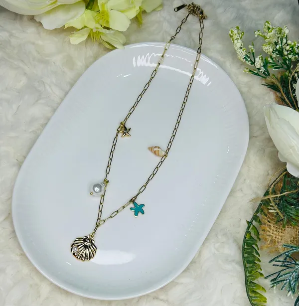 Golden_Seashell_Charm_Necklace_For_Women_And_Girls