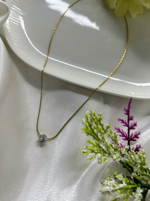 Golden_Timeless_Solitaire_Pendant_Necklace_For_Women_And_Girls