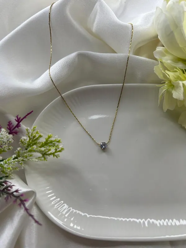 Golden_Timeless_Solitaire_Pendant_Necklace_For_Women_And_Girls