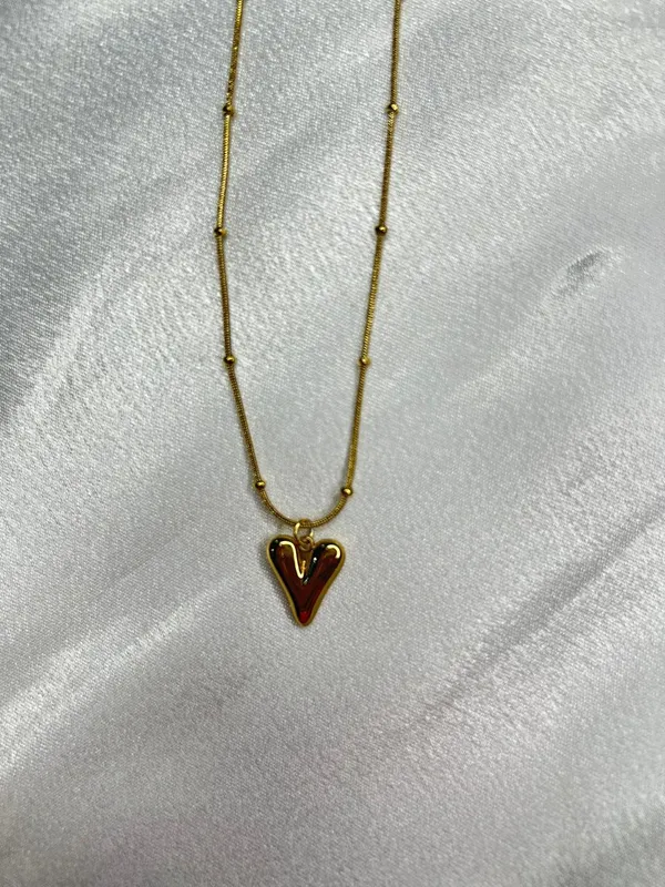 Golden_Enamel_Heart_Charm_Necklace_For_Women_And_Girls