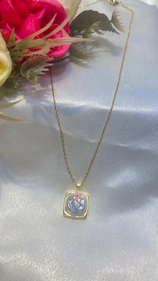 Golden_Blossom_Pearl_Charm_Anti_Tarnish_Necklace_For_Women_And_Girls
