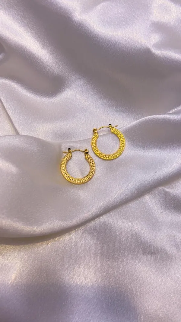 Golden_Anti_Tarnish_Greek_Key_Hoop_Earrings_For_Women_And_Girls