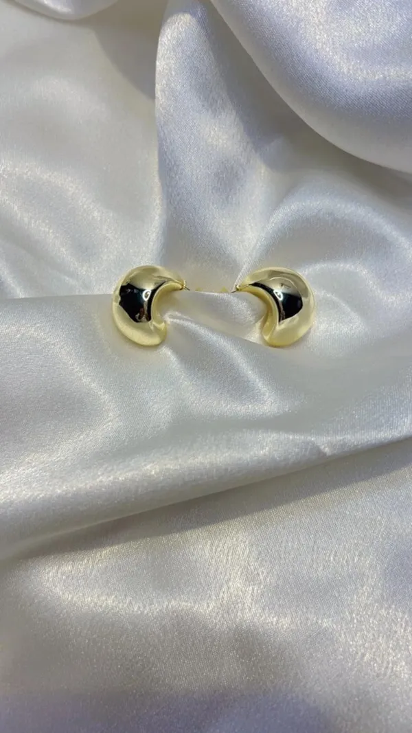 Golden_Anti_Tarnish_Dome_Stud_Earrings_For_Women_And_Girls