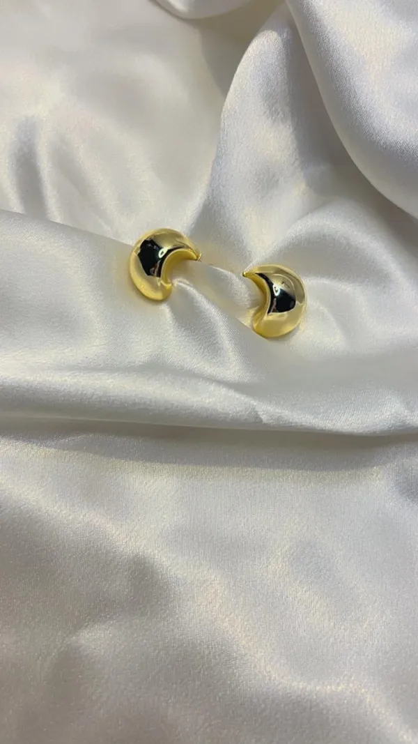 Golden_Anti_Tarnish_Dome_Stud_Earrings_For_Women_And_Girls