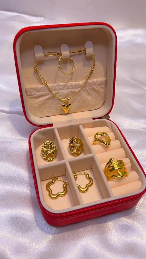 Golden_Love_Glow_Jewellery_Set_For_Women_And_Girls_|_Pack_Of_Set_Of_5