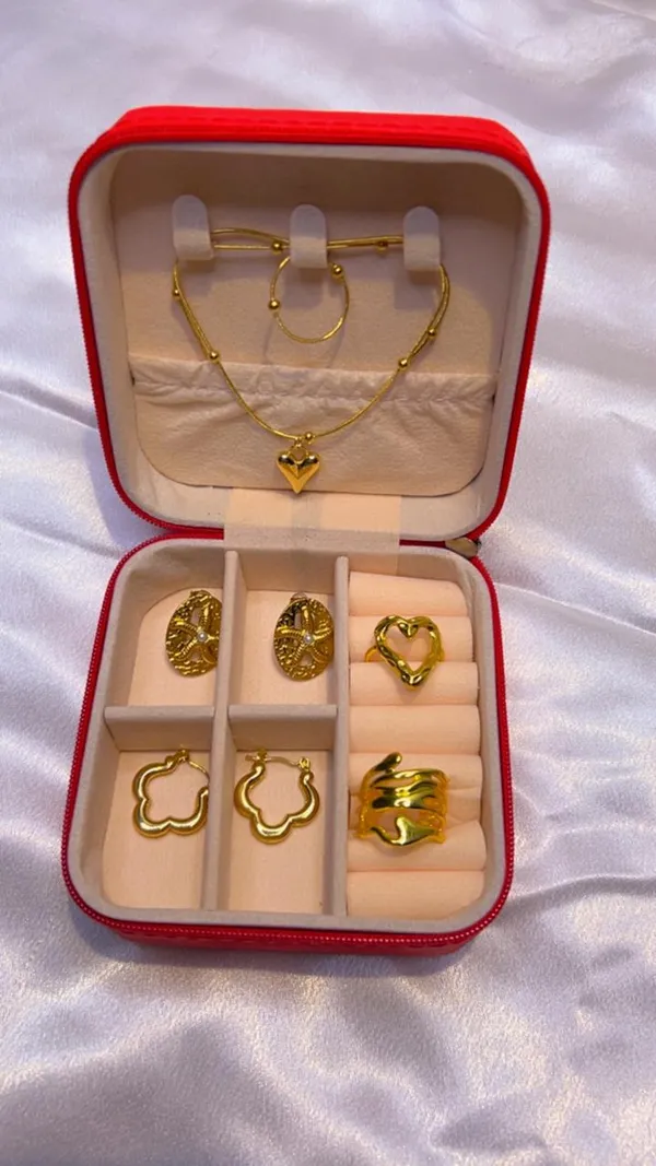 Golden_Love_Glow_Jewellery_Set_For_Women_And_Girls_|_Pack_Of_Set_Of_5