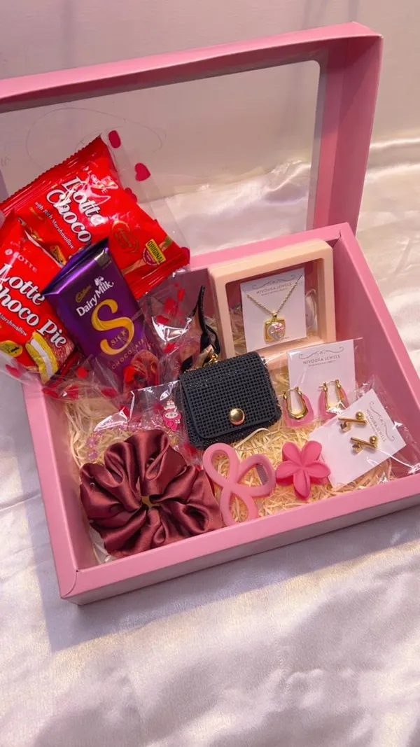 Multicolor_Sweetheart_Surprise_Gift_Hamper_For_Women_And_Girls_|_Pack_Of_6