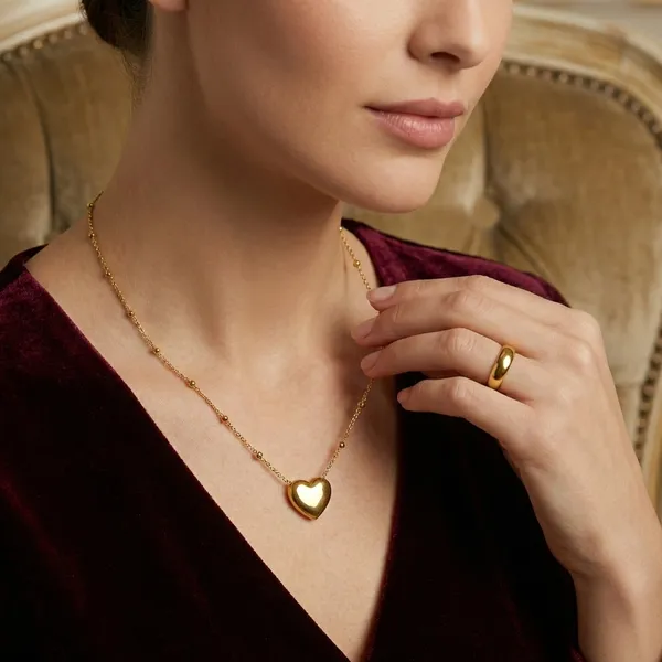 Golden_Elegant_Heart_Necklace_For_Women_And_Girls