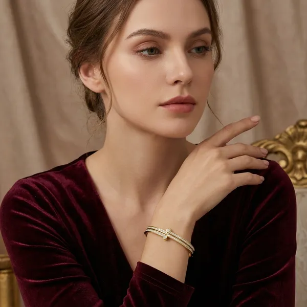 Golden_Infinity_Shine_Bracelet_For_Women_And_Girls