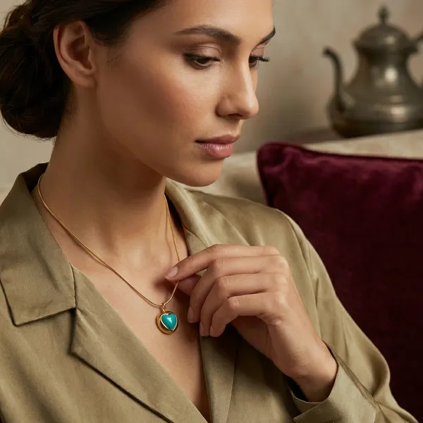 Golden_Luxe_Heart_Stone_Necklace_For_Women_And_Girls
