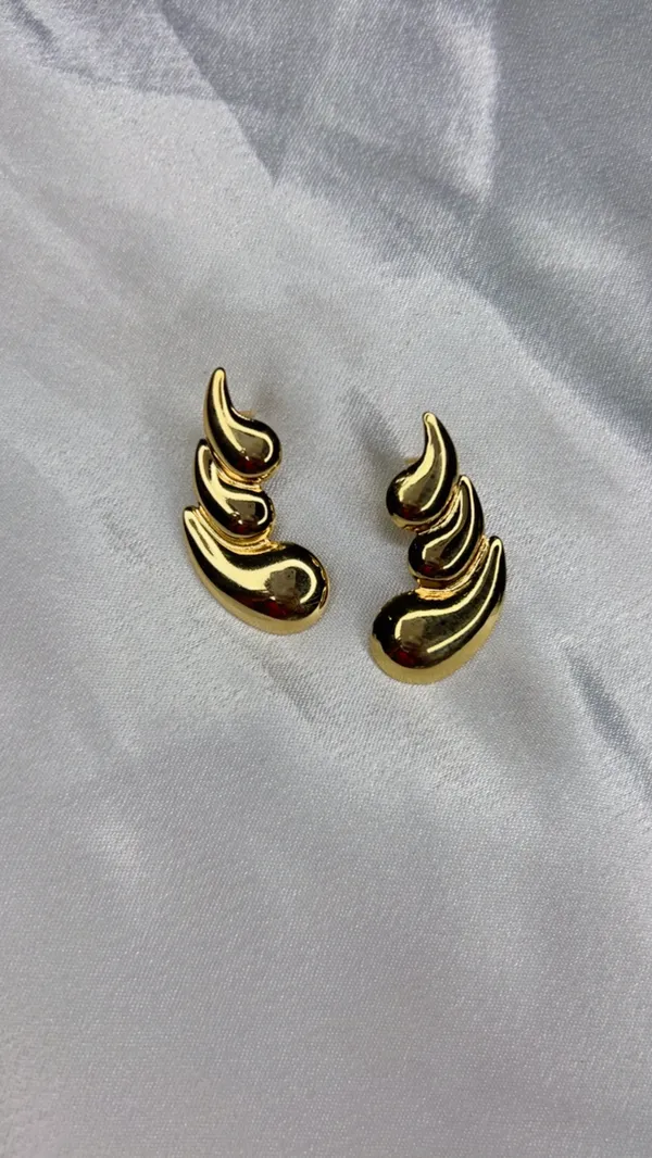 Golden_Luxe_Curve_Stud_Earring_For_Women_And_Girls_|_Pack_Of_2