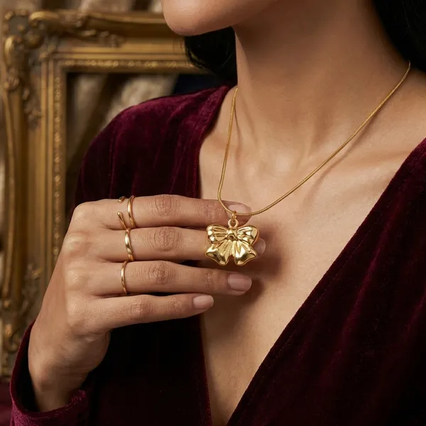 Golden_Royal_Bow_Pendant_Necklace_For_Women_And_Girls