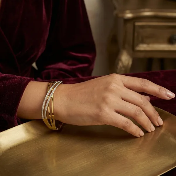 Golden_Twisted_Shine_Bracelet_For_Women_And_Girls
