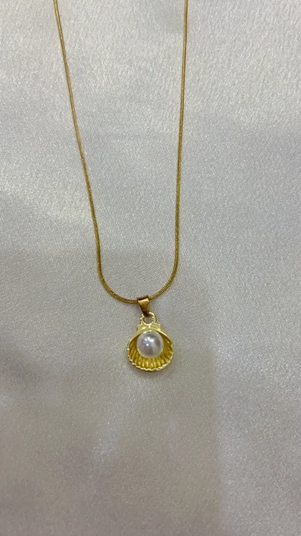 Golden_Shell_Pearl_Necklace_For_Women_And_Girls