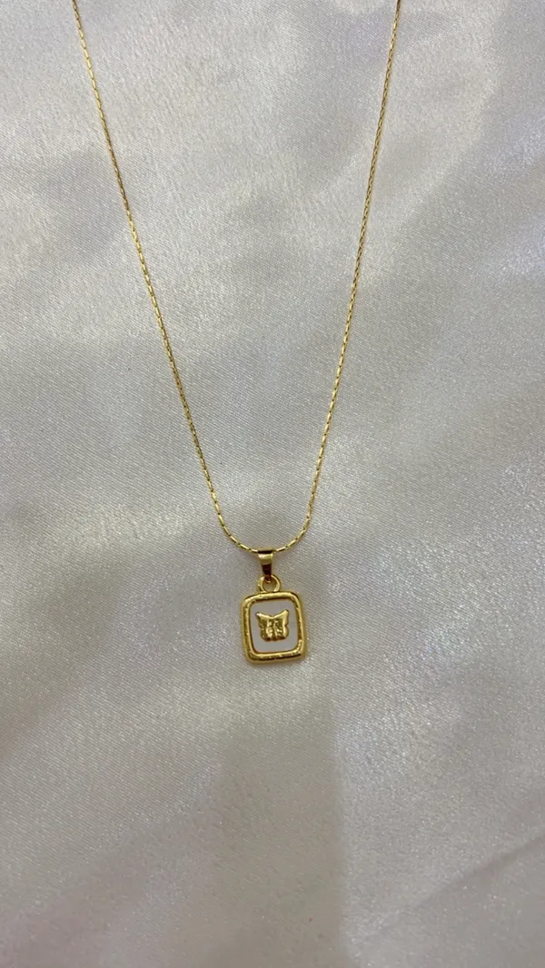 Golden_Butterfly_Charm_Pendant_Necklace_For_Women_And_Girls
