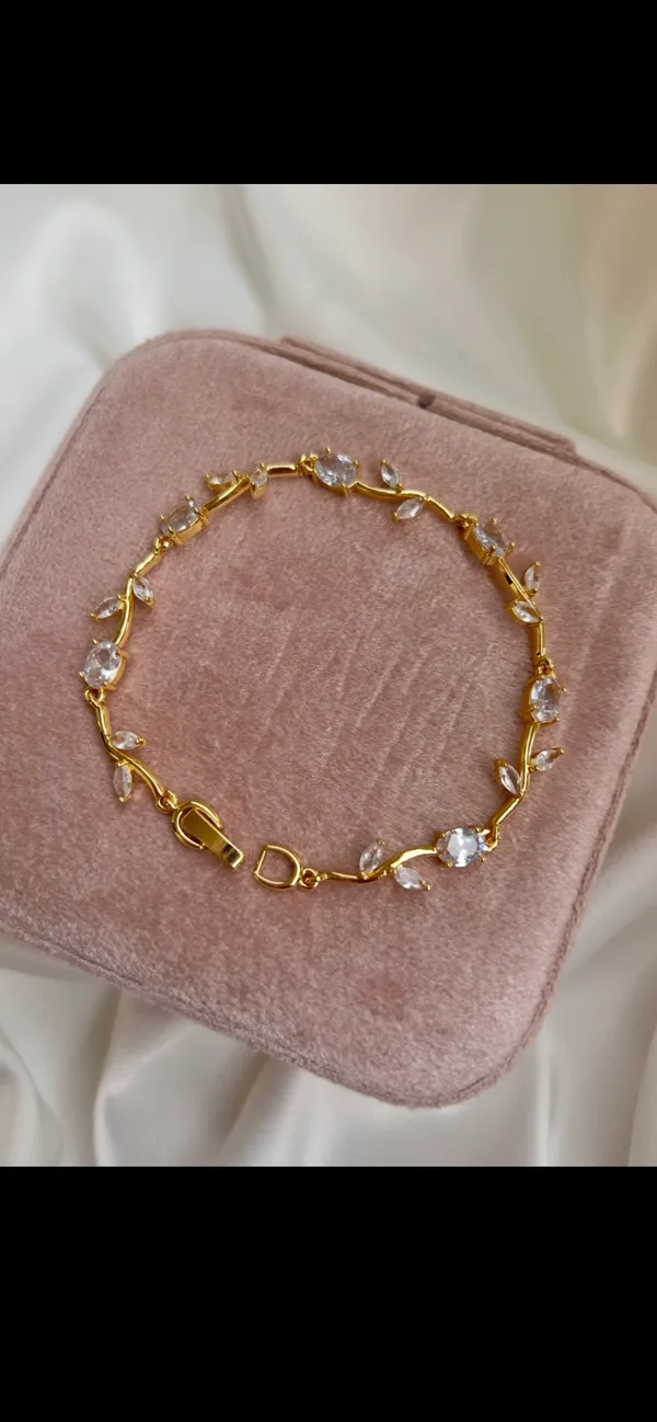 Golden_And_White_Tulip_Golden_Bracelets_For_Women_And_Girls