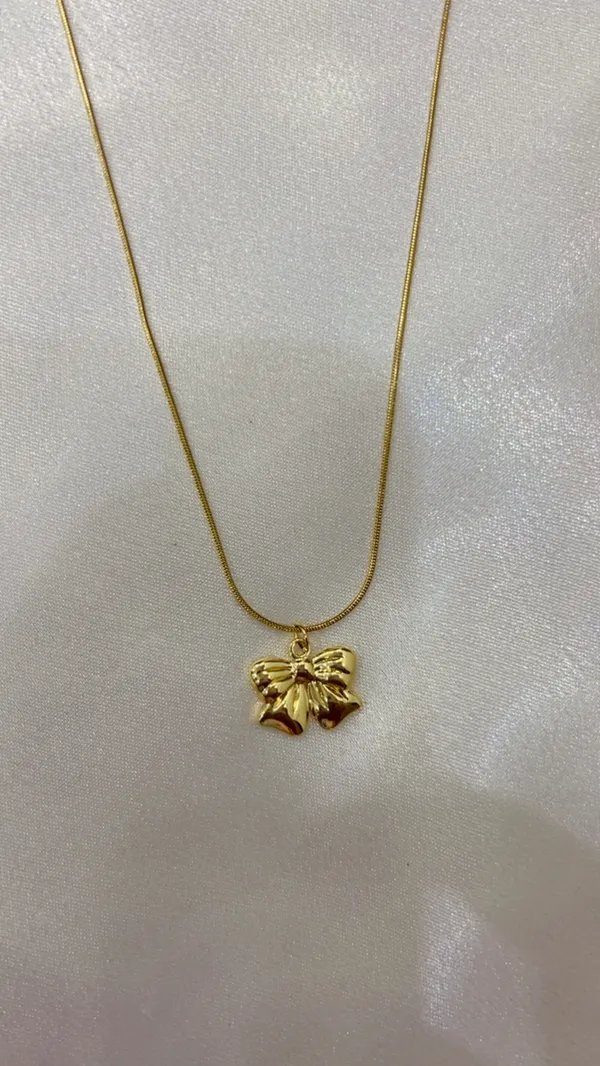 Golden_Royal_Bow_Pendant_Necklace_For_Women_And_Girls