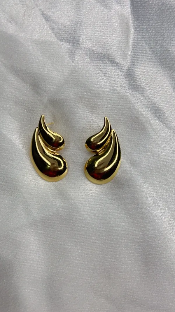Golden_Elegant_Curve_Stud_Earring_For_Women_And_Girls_|_Pack_Of_2