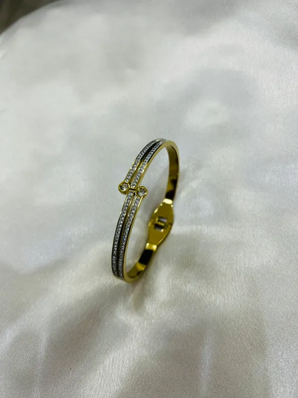Golden_Infinity_Shine_Bracelet_For_Women_And_Girls