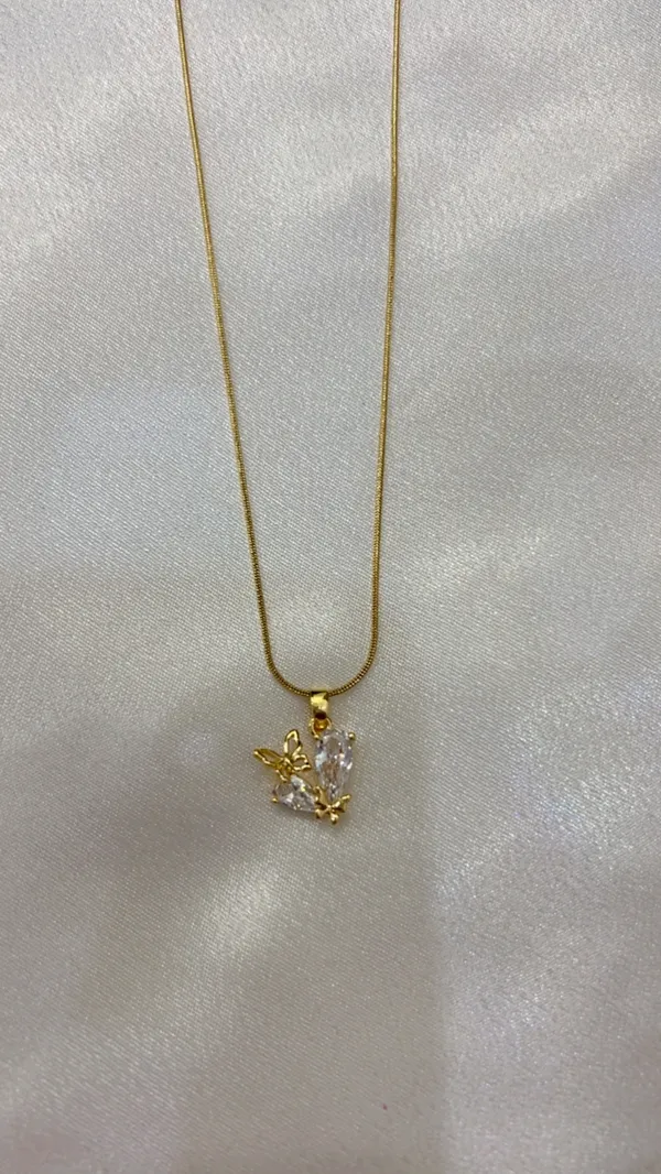 Golden_Elegant_Butterfly_Shine_Necklace_For_Women_And_Girls