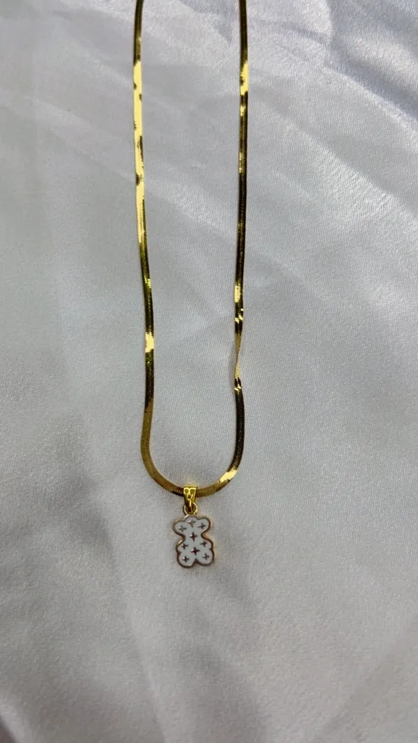 Golden_Chic_Charm_Necklace_For_Women_And_Girls