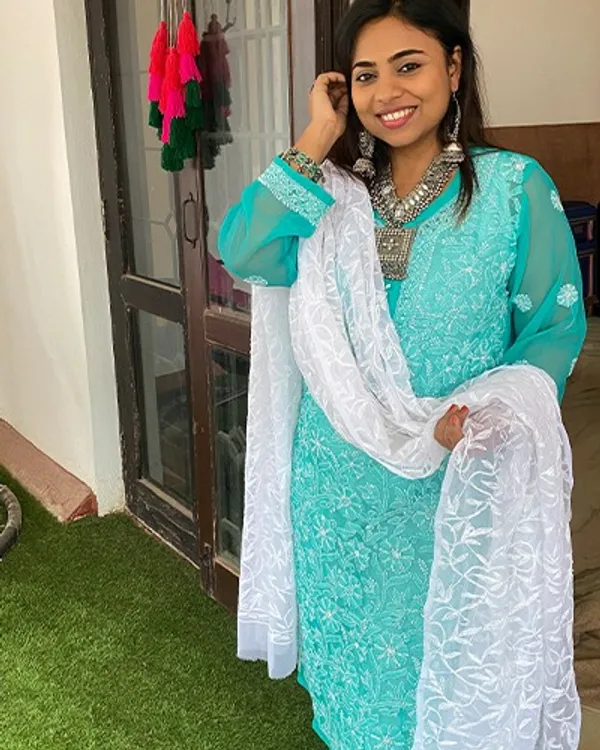 White_Georgette_Chikankari_Dupatta_With_All_Over_Hand_Embroidery