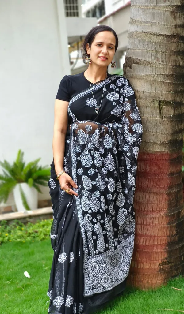 Black_Chikankari_Saree_With_Hand_Embroidery