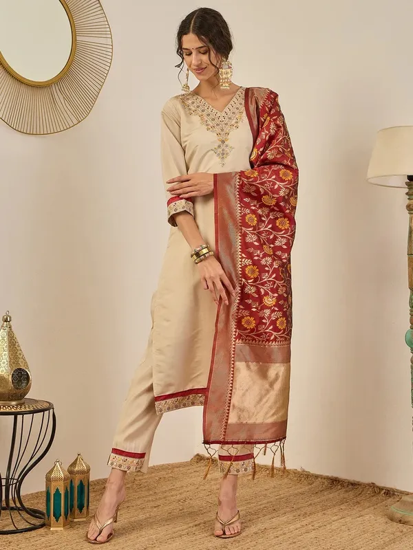 Elegant_Beige_Embroidered_Kurta_Pant_Set_with_Jacquard_Dupatta