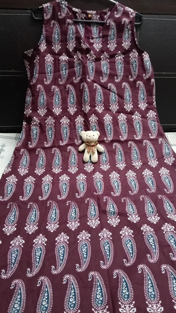 MAROON_V_SLEEVLESS