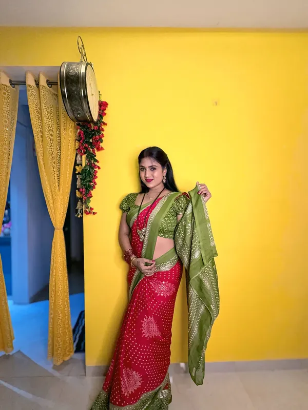 Dall_moss_With_Foil_Designer_Sarees_Tranding_sarees_mahendi_Pink_Combination_