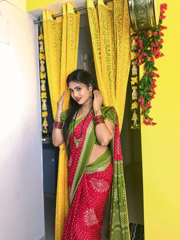 Dall_moss_With_Foil_Designer_Sarees_Tranding_sarees_mahendi_Pink_Combination_