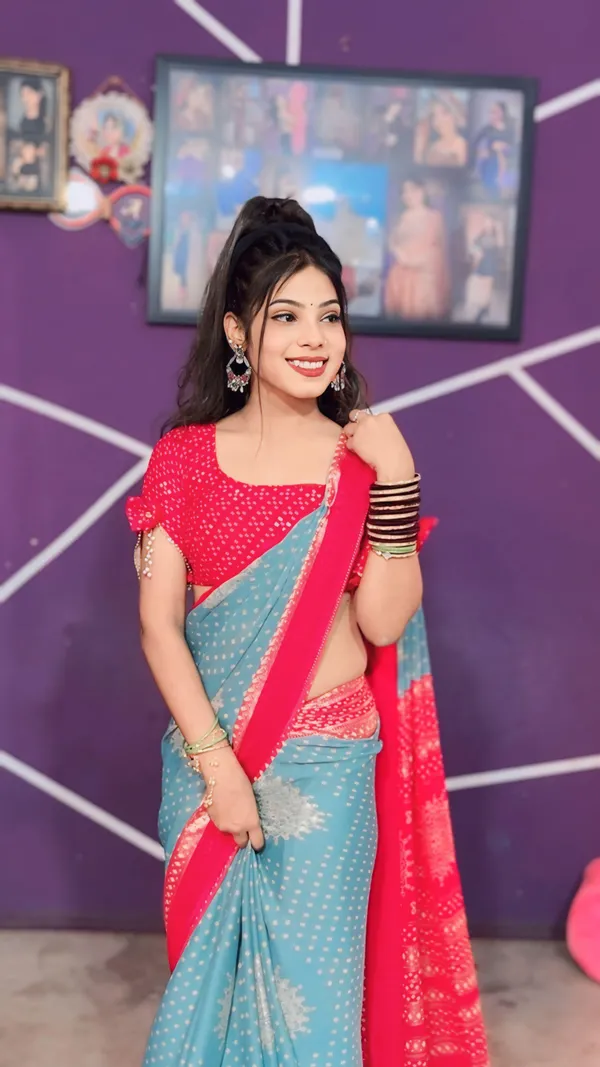 Dall_moss_with_mill_foil_and_designer_sarees