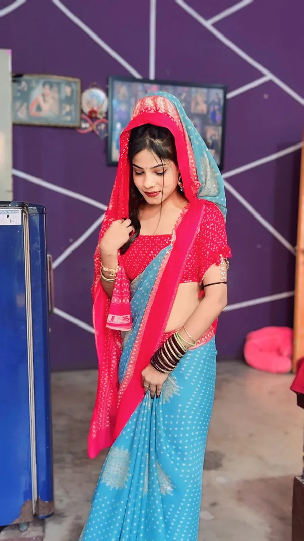 Dall_moss_with_mill_foil_and_designer_sarees